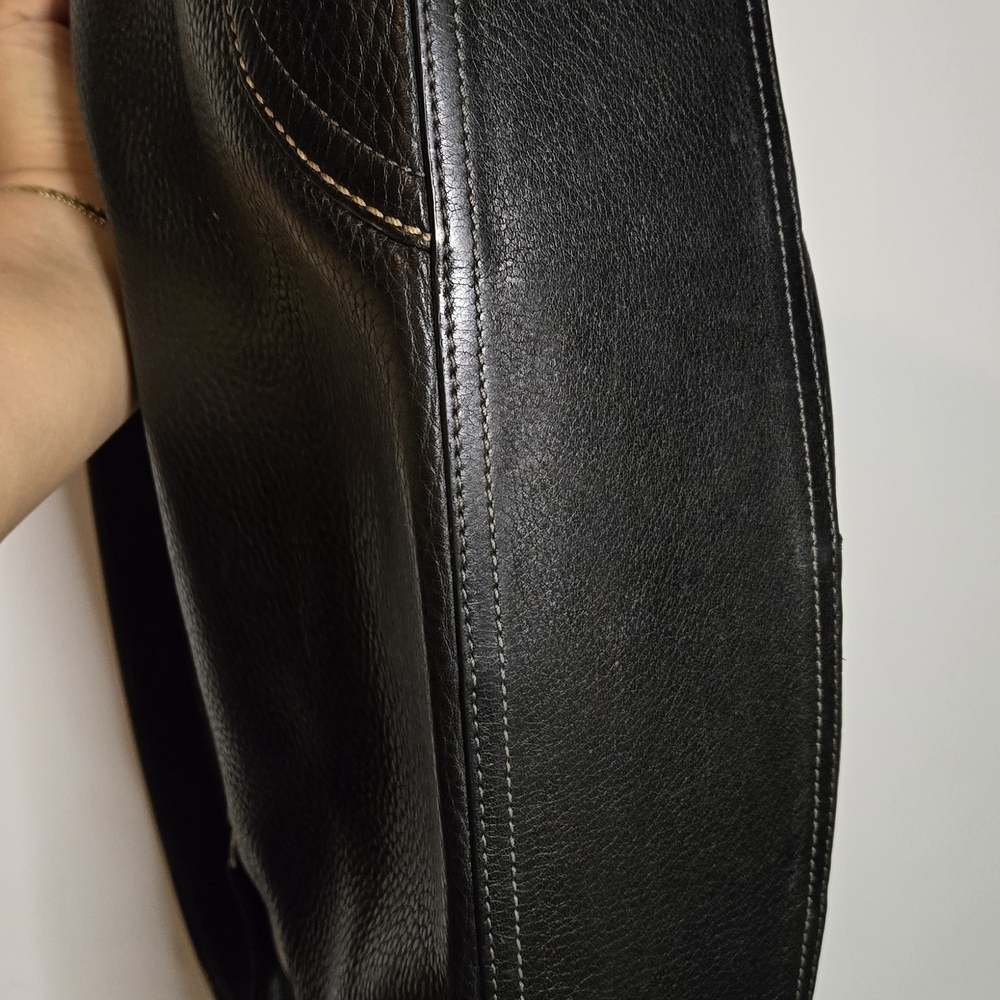 Vintage Coach Black Leather Shoulder Bag with Elegant Silhouette - Picture 5 of 10